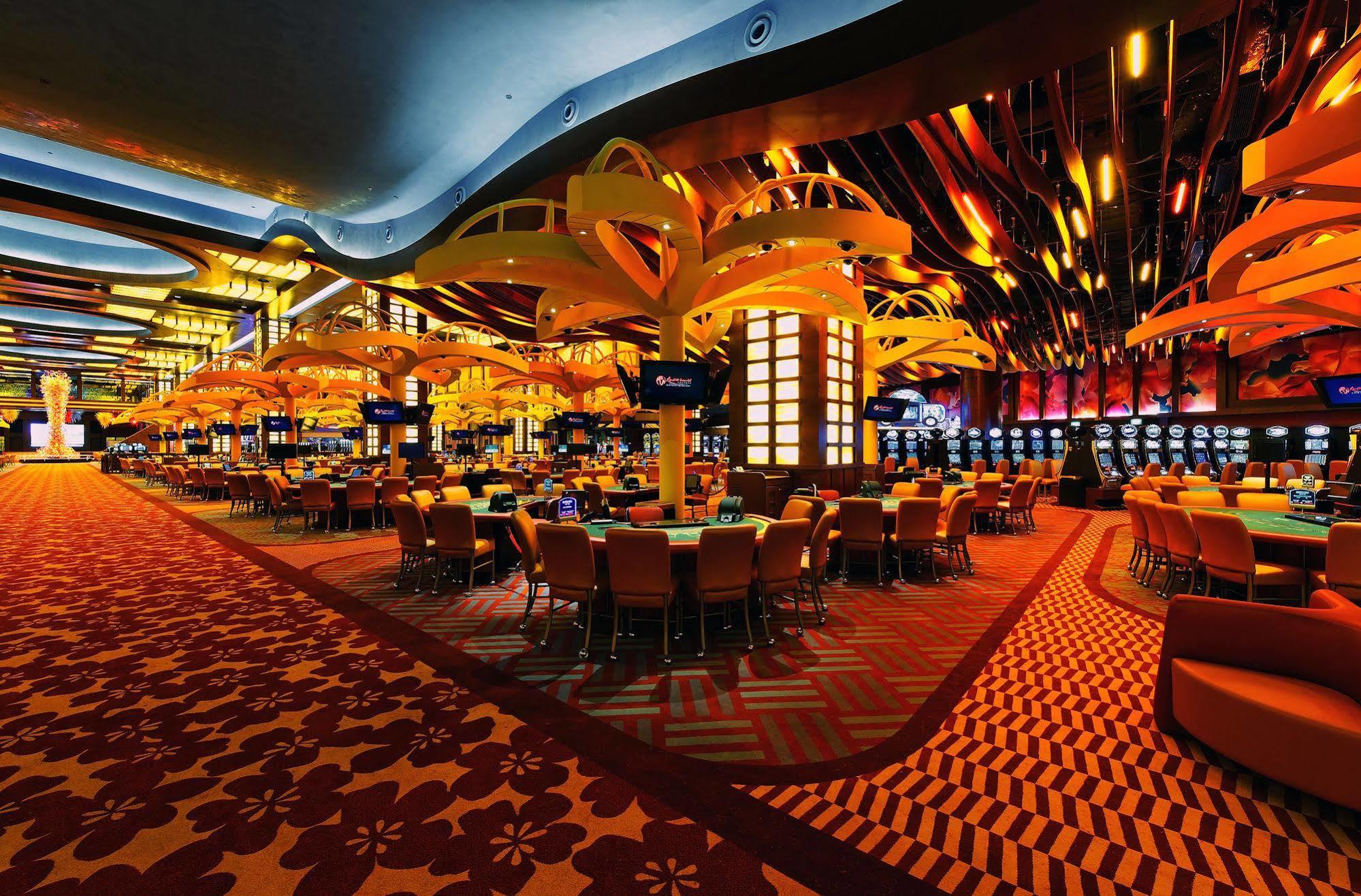 Resor World Sentosa - Equarius